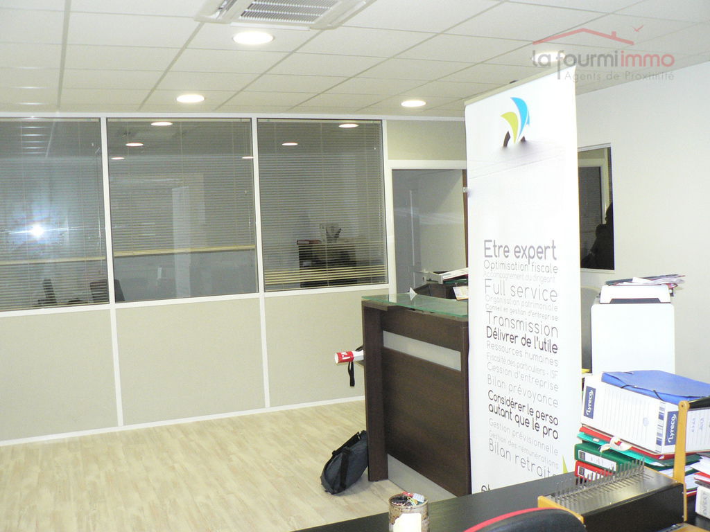 Local professionel en angle à Port Saint Louis du Rhône - Accueil