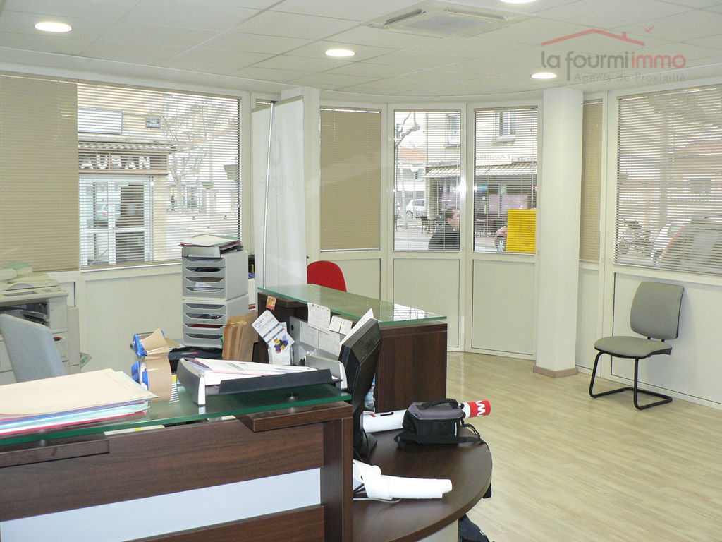 Local professionel en angle à Port Saint Louis du Rhône - Accueil