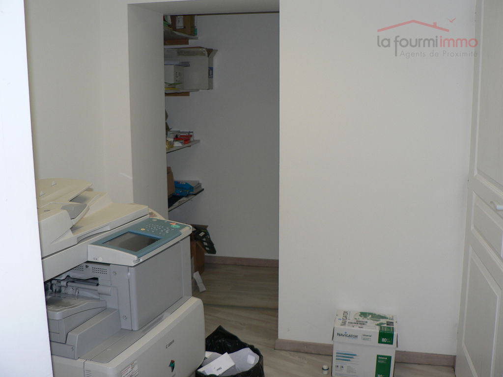 Local professionel en angle à Port Saint Louis du Rhône - Local à copieur