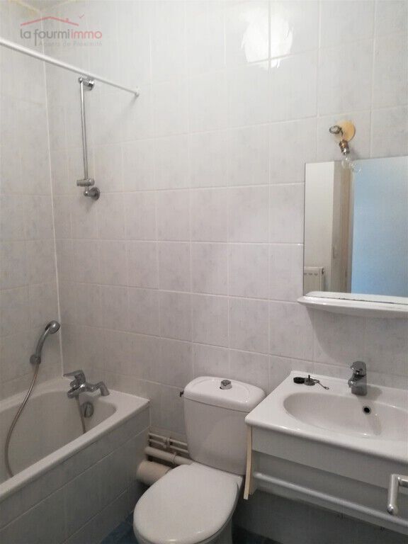 studio refait à neuf à Strasbourg secteur Esplanade - Photo sdb