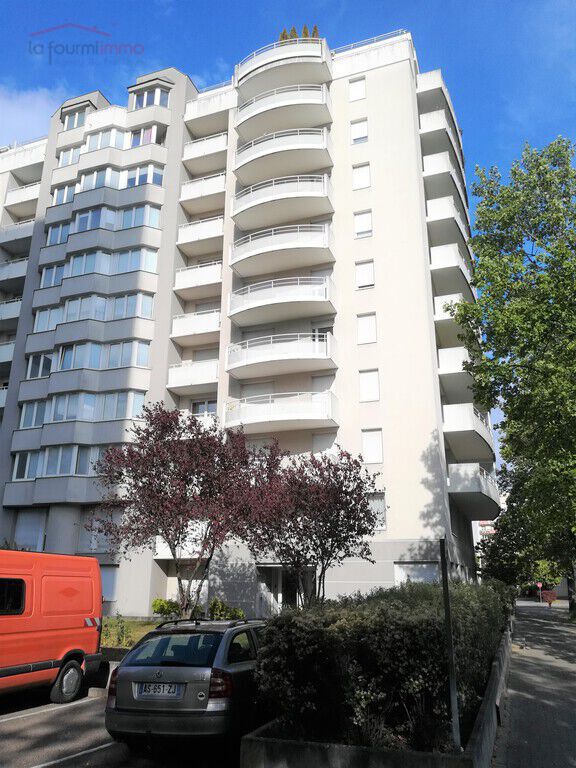 studio refait à neuf à Strasbourg secteur Esplanade - Photo immeuble c t  ouest mod