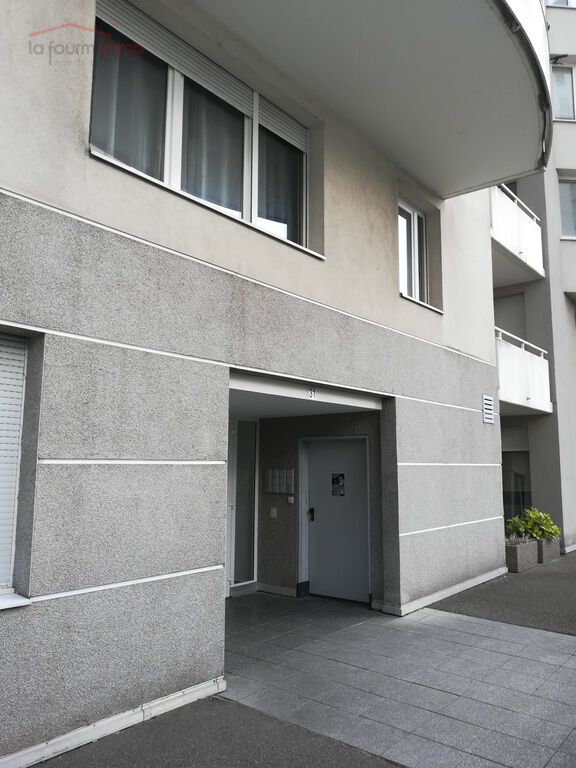 studio refait à neuf à Strasbourg secteur Esplanade - Photo entr e immeuble