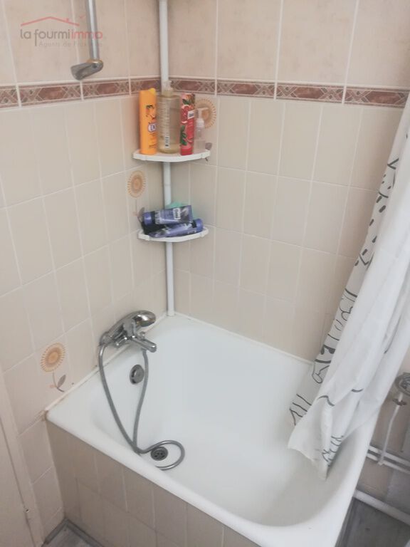 Sympathique studio à Strasbourg secteur Esplanade/Citadelle - Sdb vue baignoire