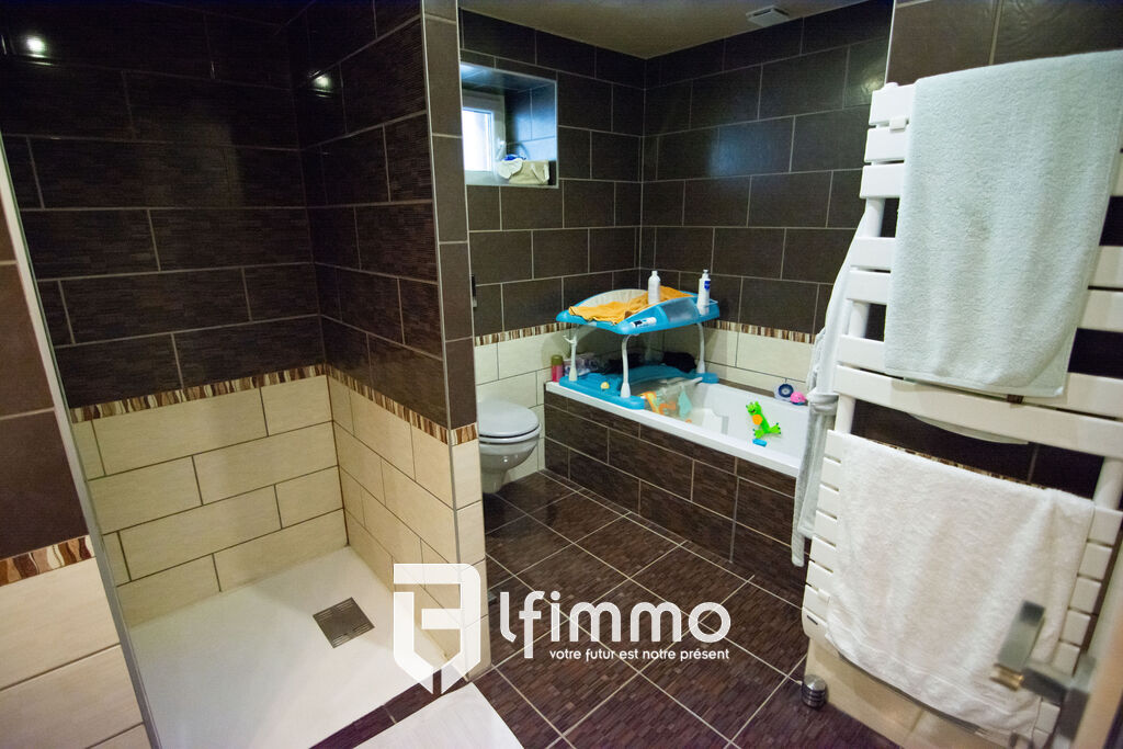 Appartement rez-de-jardin 3 pièces 80 m² à Cernay - Salle de bain