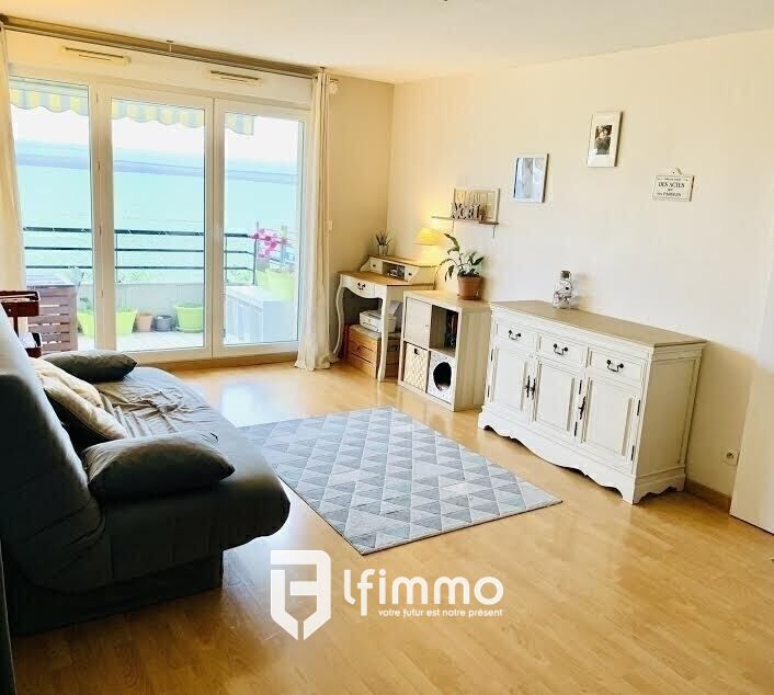 Lumineux F3 avec terrasse garage et parking privatif  - salon