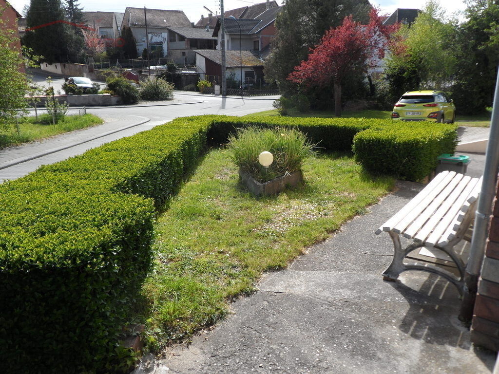 Maison de village, 6 pièces, de 147 m² - Avant espace vert