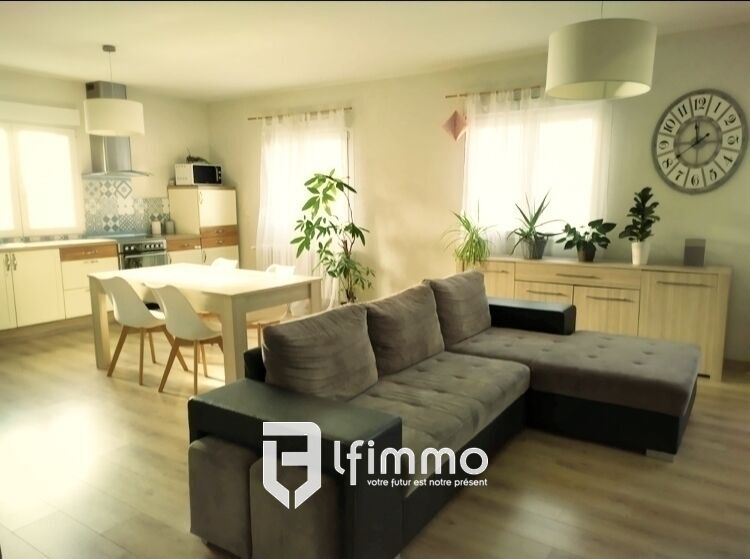 Immeuble comprenant un Local commercial et un appartement. - Pizzeria appart salon sejour vrai