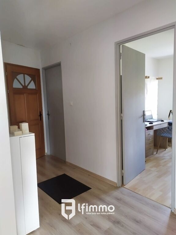 Immeuble comprenant un Local commercial et un appartement. - Pizzeria appart entree