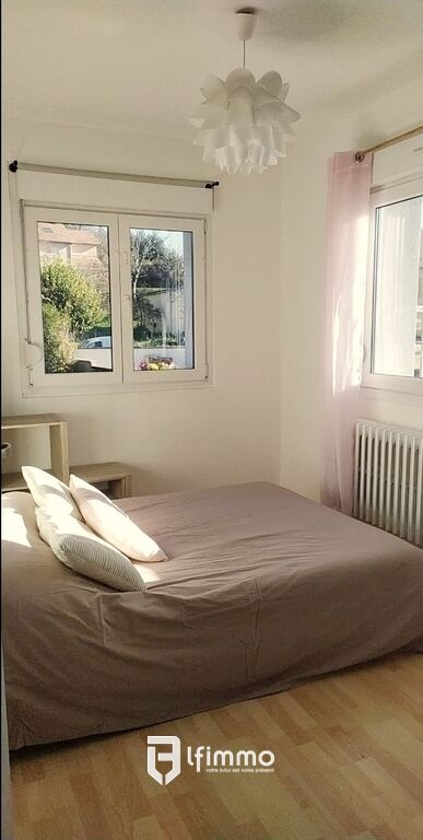 Immeuble comprenant un Local commercial et un appartement. - Pizzeria appart chambre