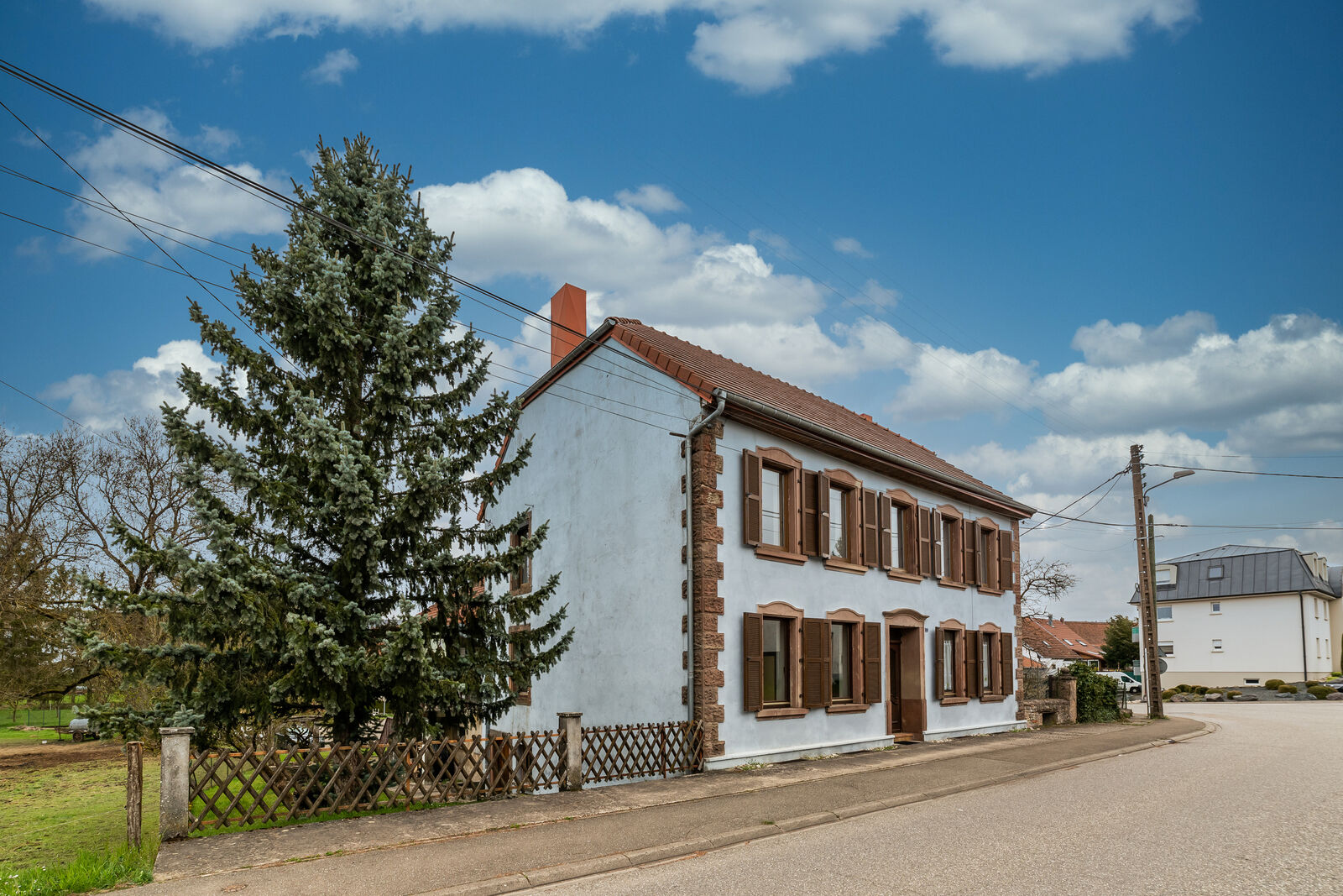 Maison familiale de 240 m² comprenant deux logements - Maison façade avant