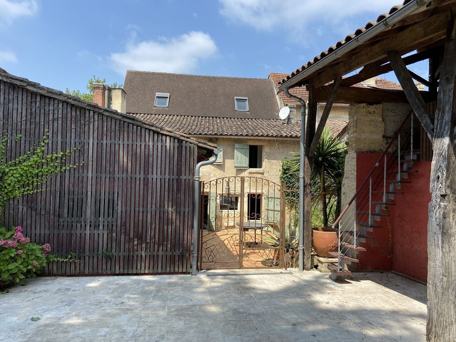 Maison en pierre - Exterieur vue patio