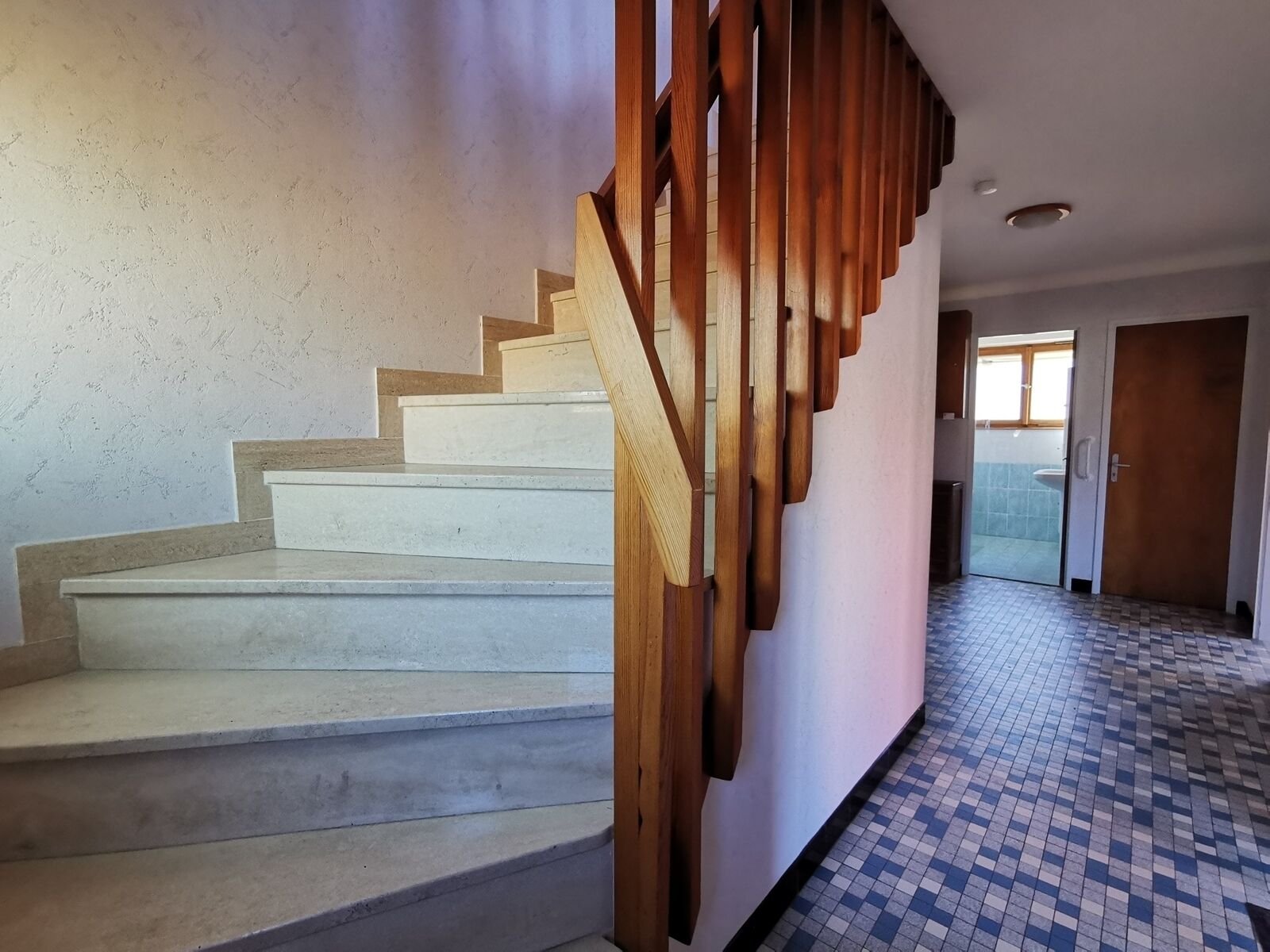 Maison de 6 pièces 145m² sur un terrain de 6,21ares - Maison Orbey Escalier - Lucas Miclo - Conseiller immobilier Illkirch