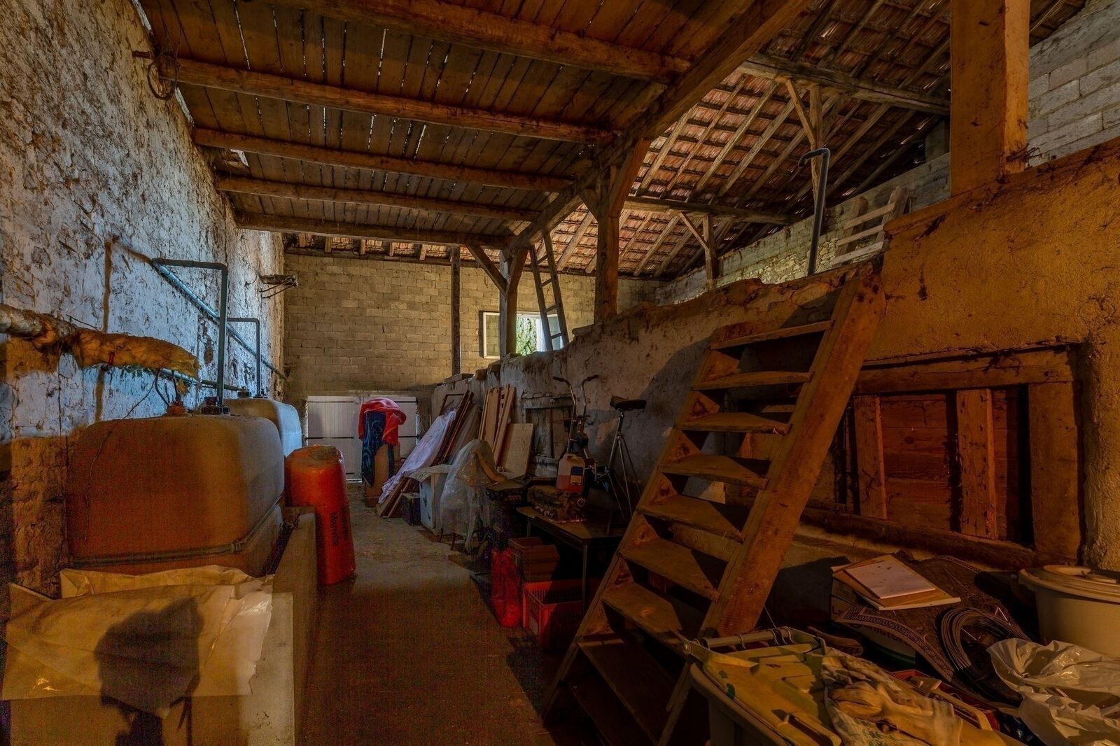 Immeuble de rapport, sur un secteur stratégique. - Dépendances  grange