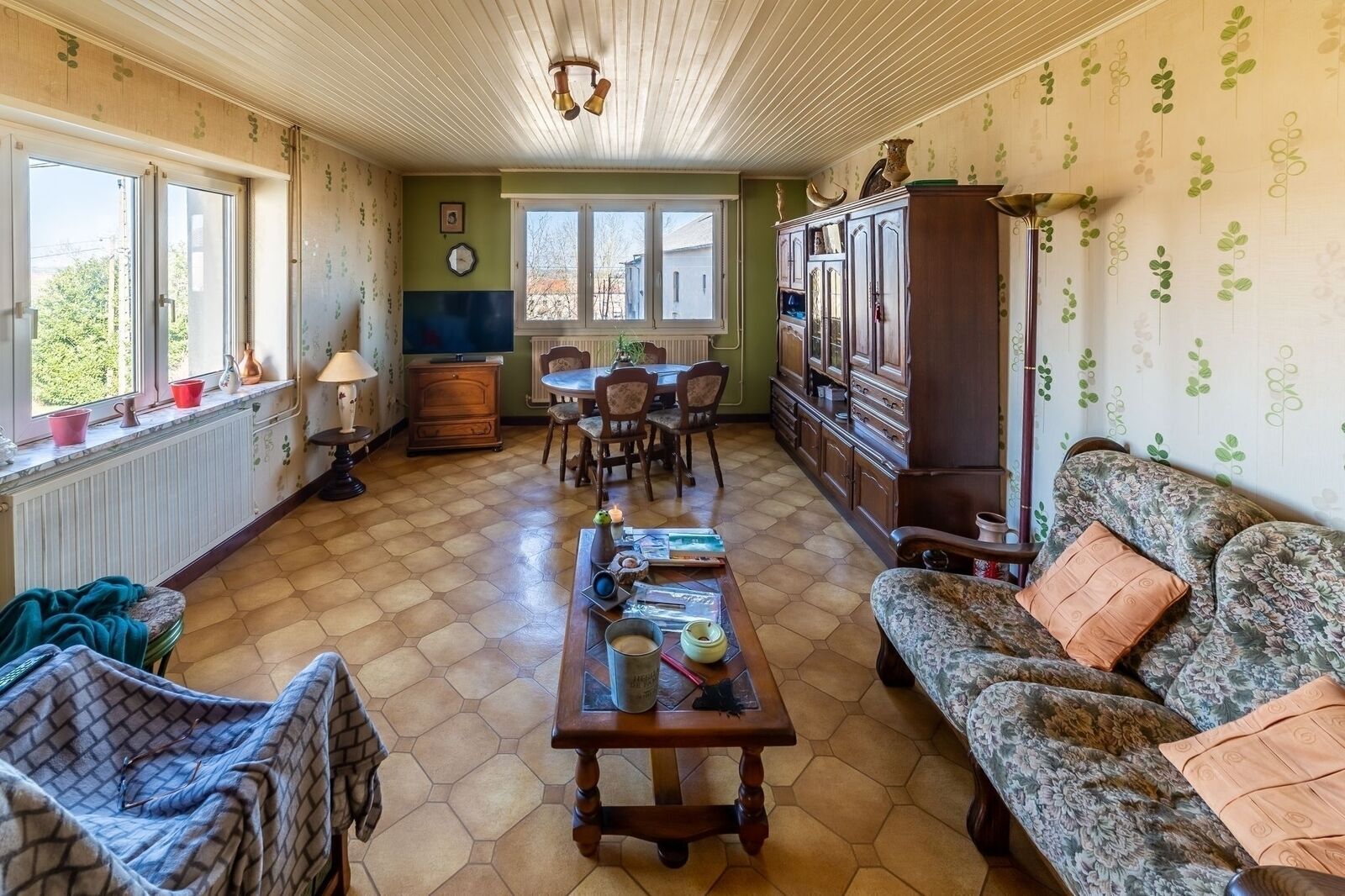 Immeuble de rapport, sur un secteur stratégique. - Appart 2 pièce à vivre