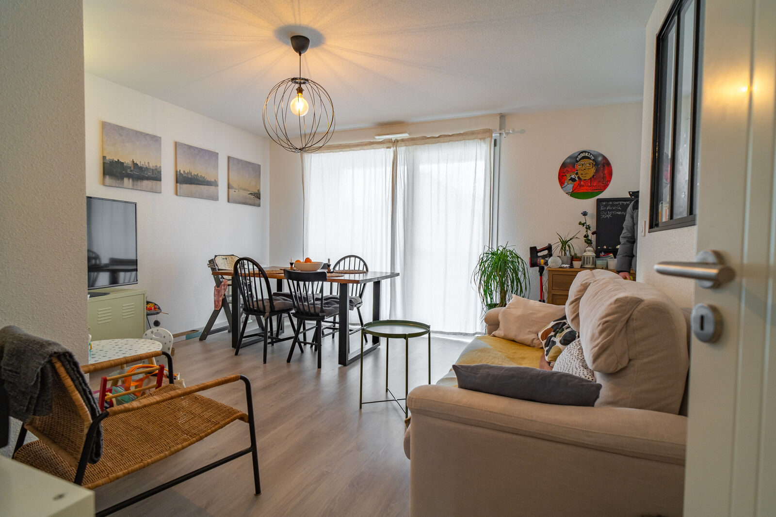 Appartement 3 pièces récent,  balcon, garage en sous sol - salon sejour