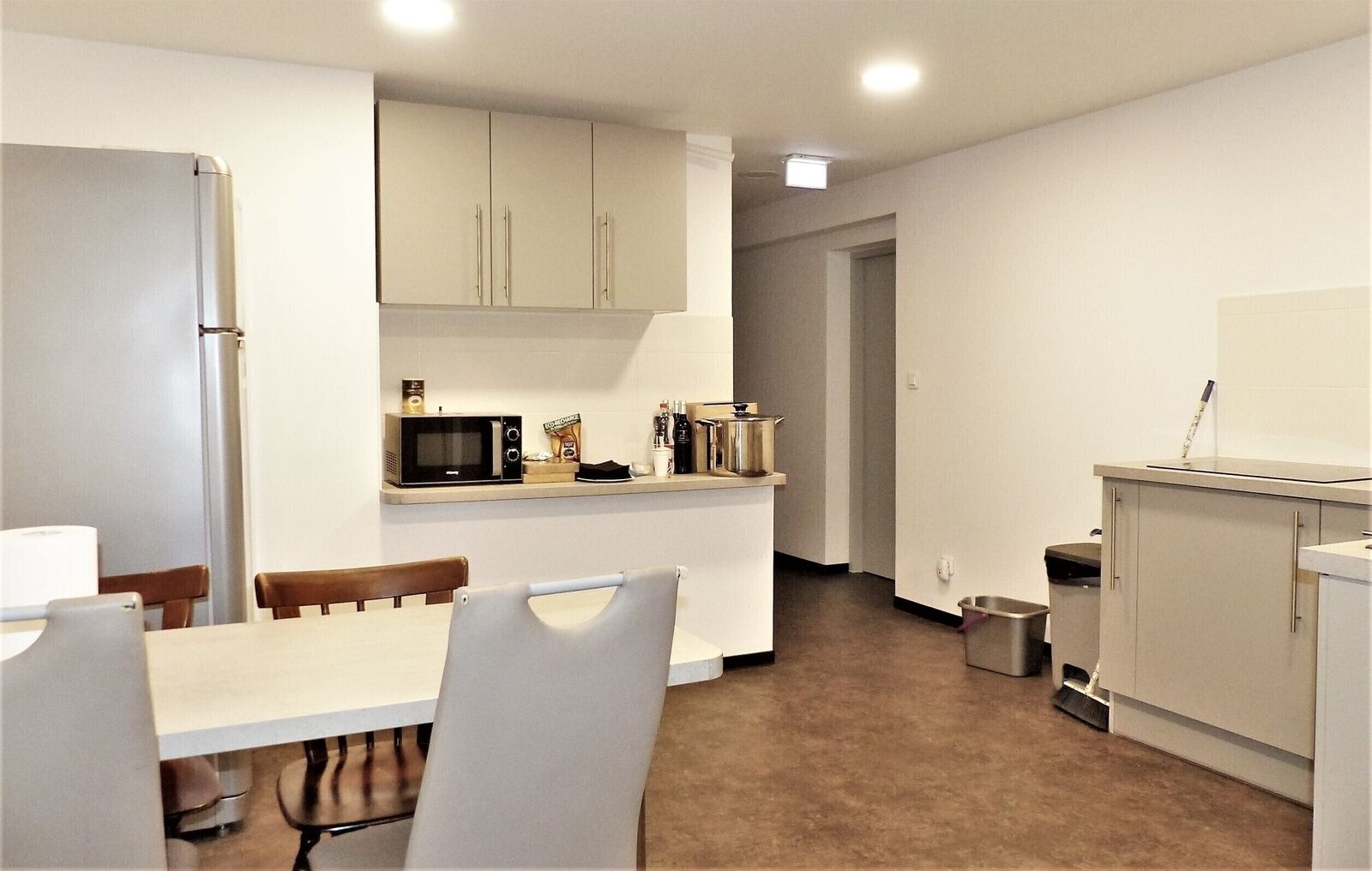 --"Sous Compromis"-- Locaux commerciaux + Atelier - P1010710