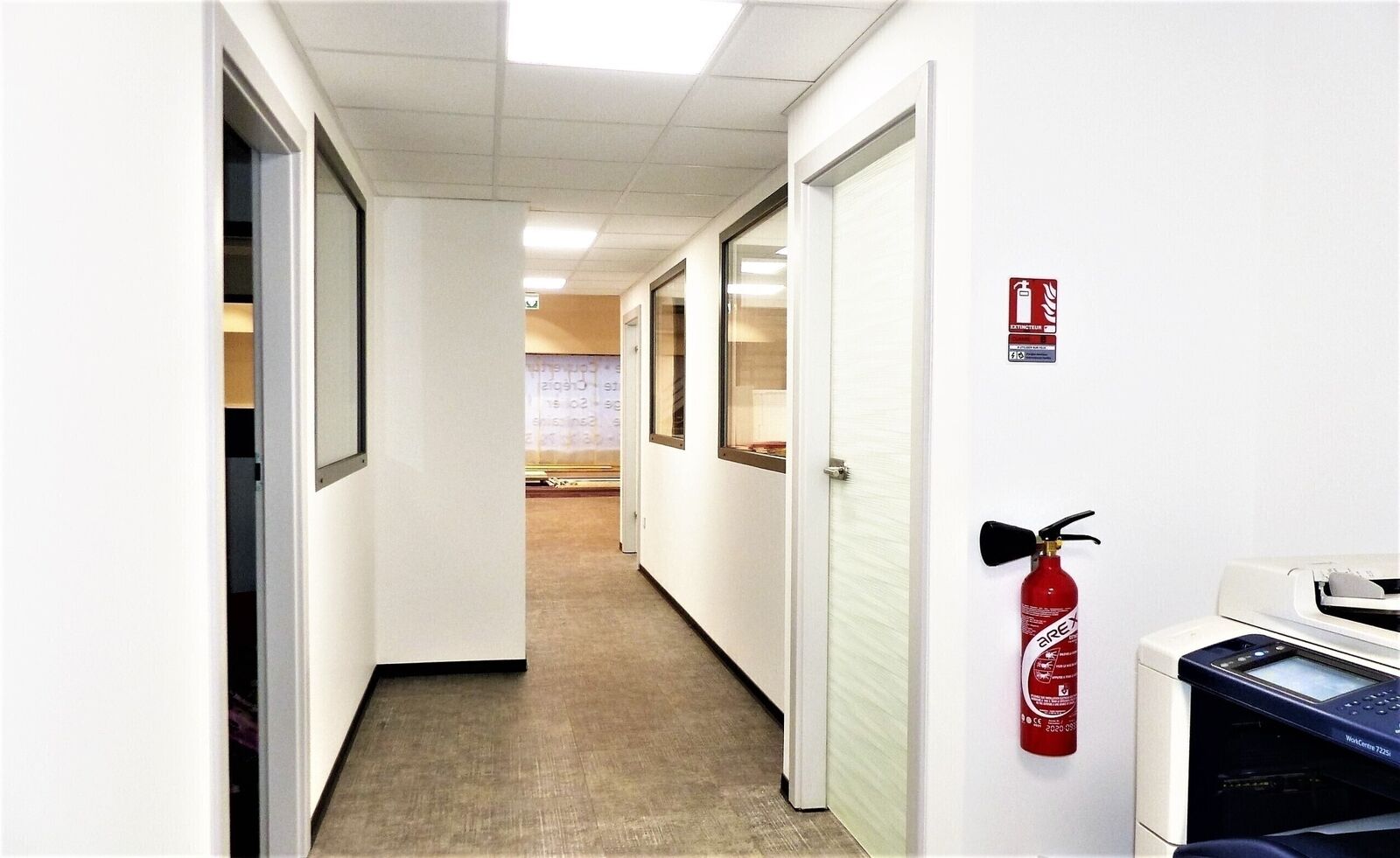 --"Sous Compromis"-- Locaux commerciaux + Atelier - P1010714