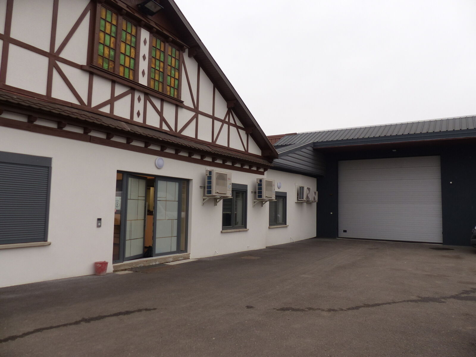 --"Sous Compromis"-- Locaux commerciaux + Atelier - P1010715