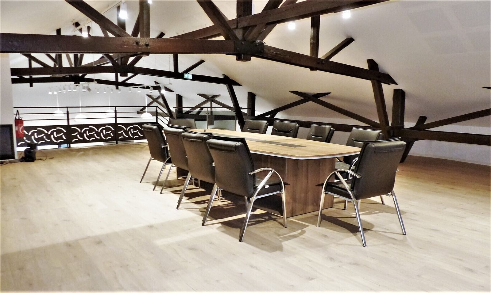 --"Sous Compromis"-- Locaux commerciaux + Atelier - P1010707