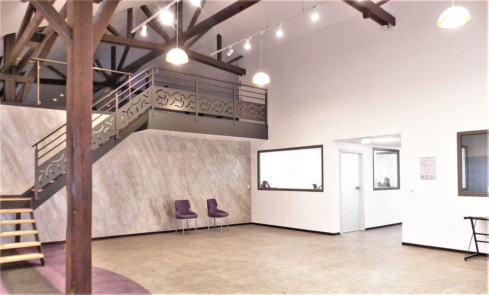 --"Sous Compromis"-- Locaux commerciaux + Atelier - P1010703