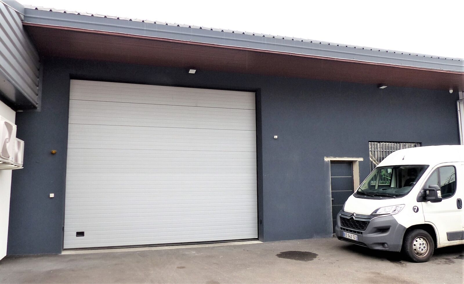 --"Sous Compromis"-- Locaux commerciaux + Atelier - P1010717