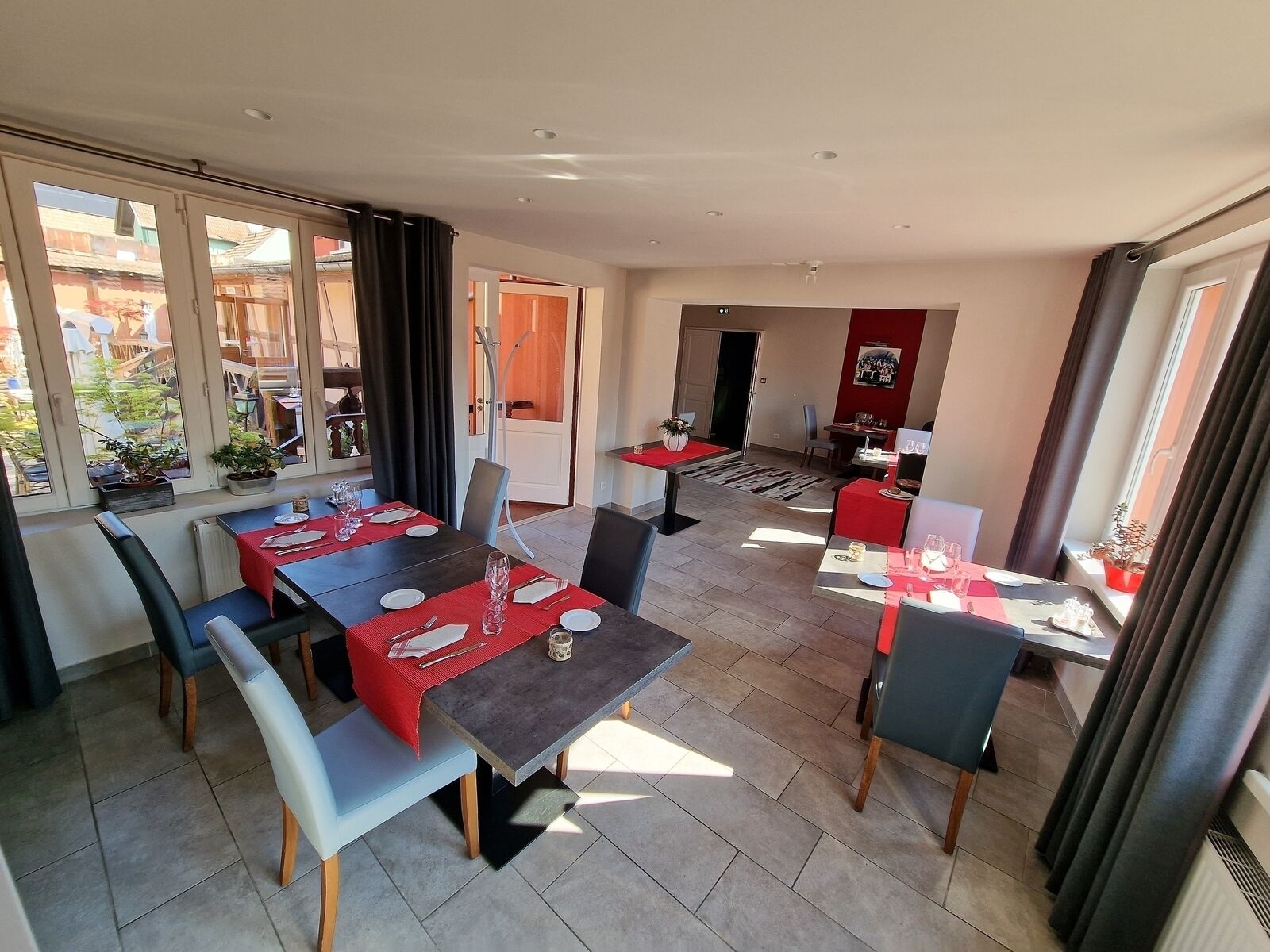 Fonds de commerce hôtel-restaurant  - 00