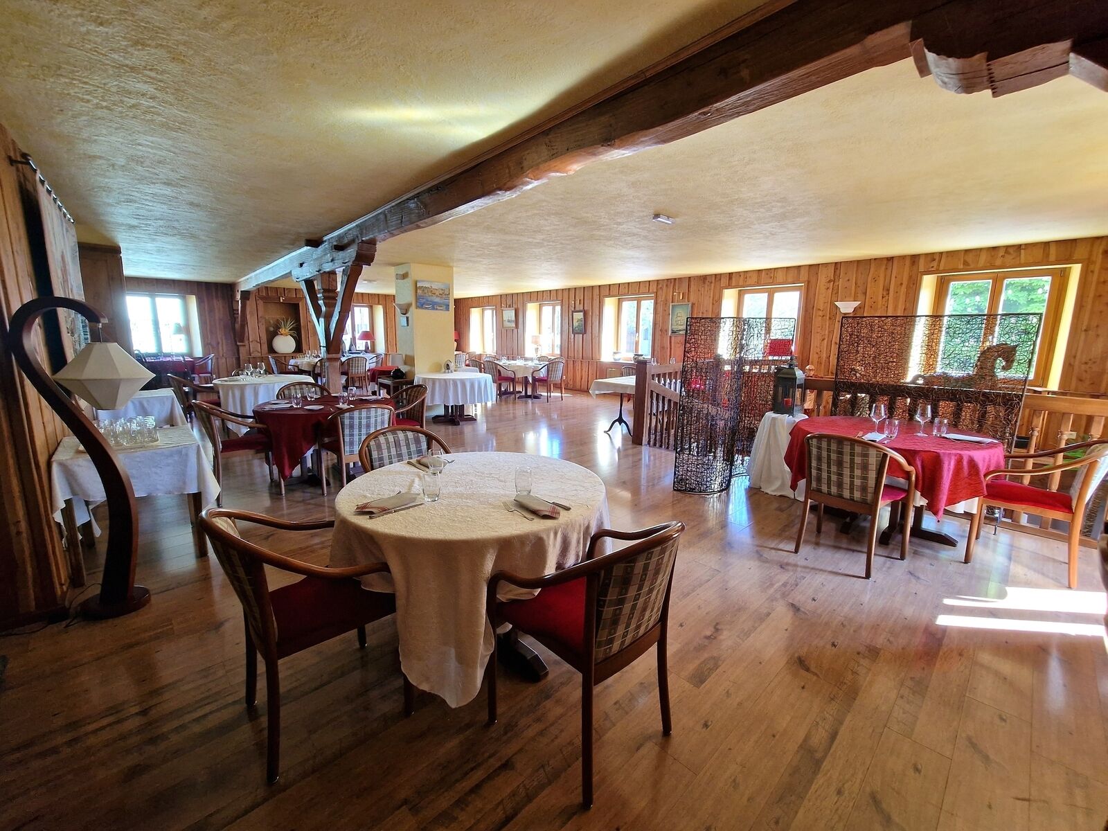 Fonds de commerce hôtel-restaurant  - 01