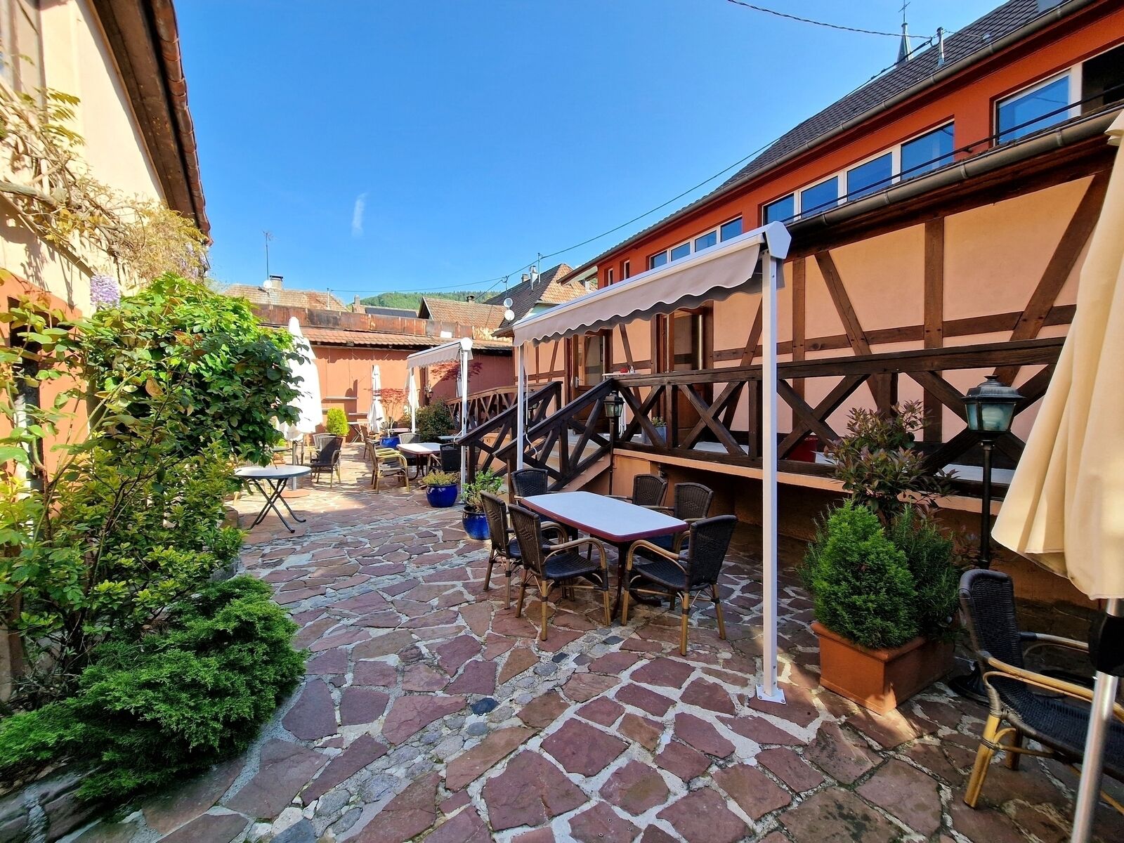 Murs commerciaux et fonds 1400 m²  - 00 1