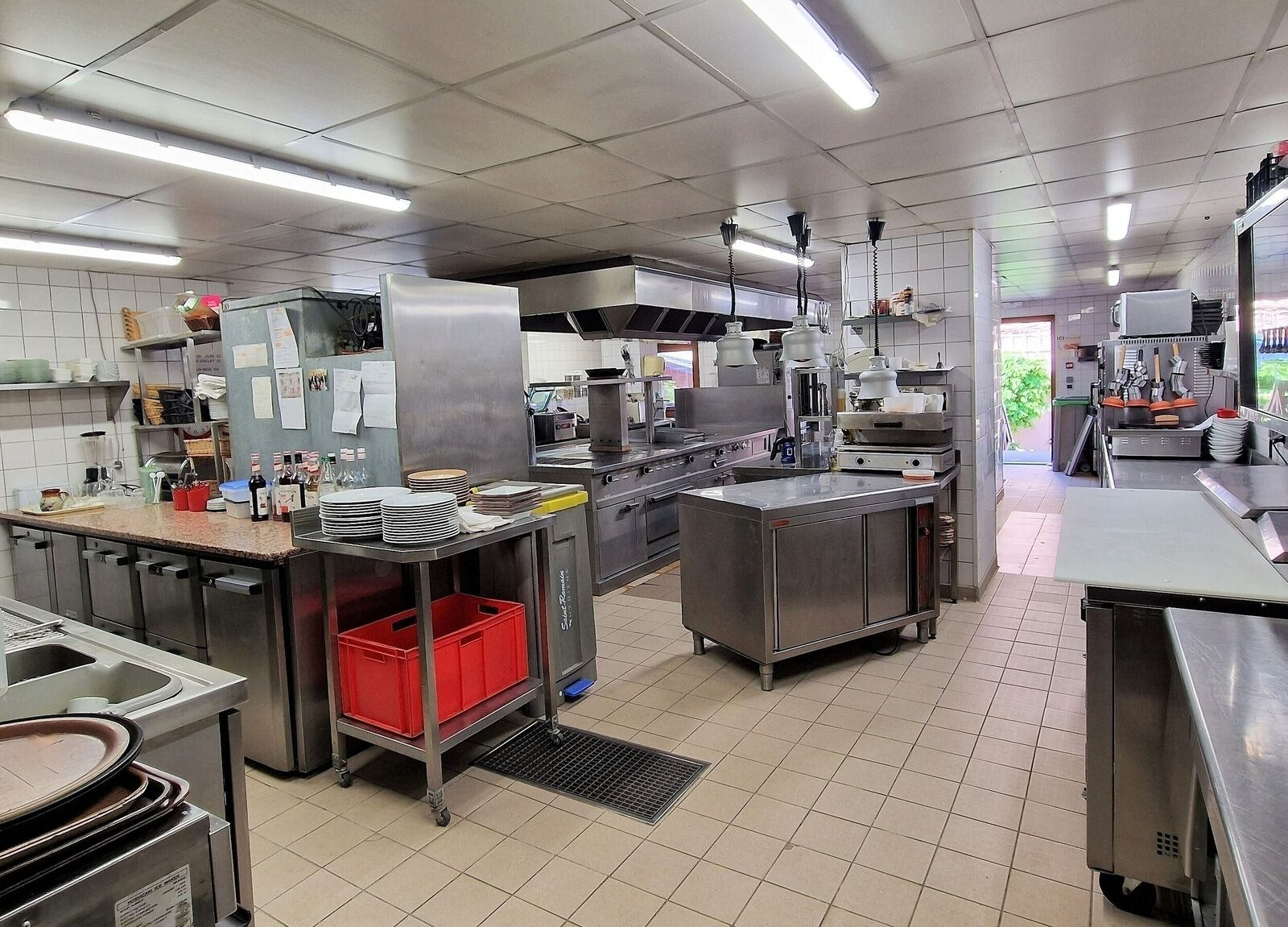 Murs commerciaux et fonds 1400 m²  - Cuisine  002