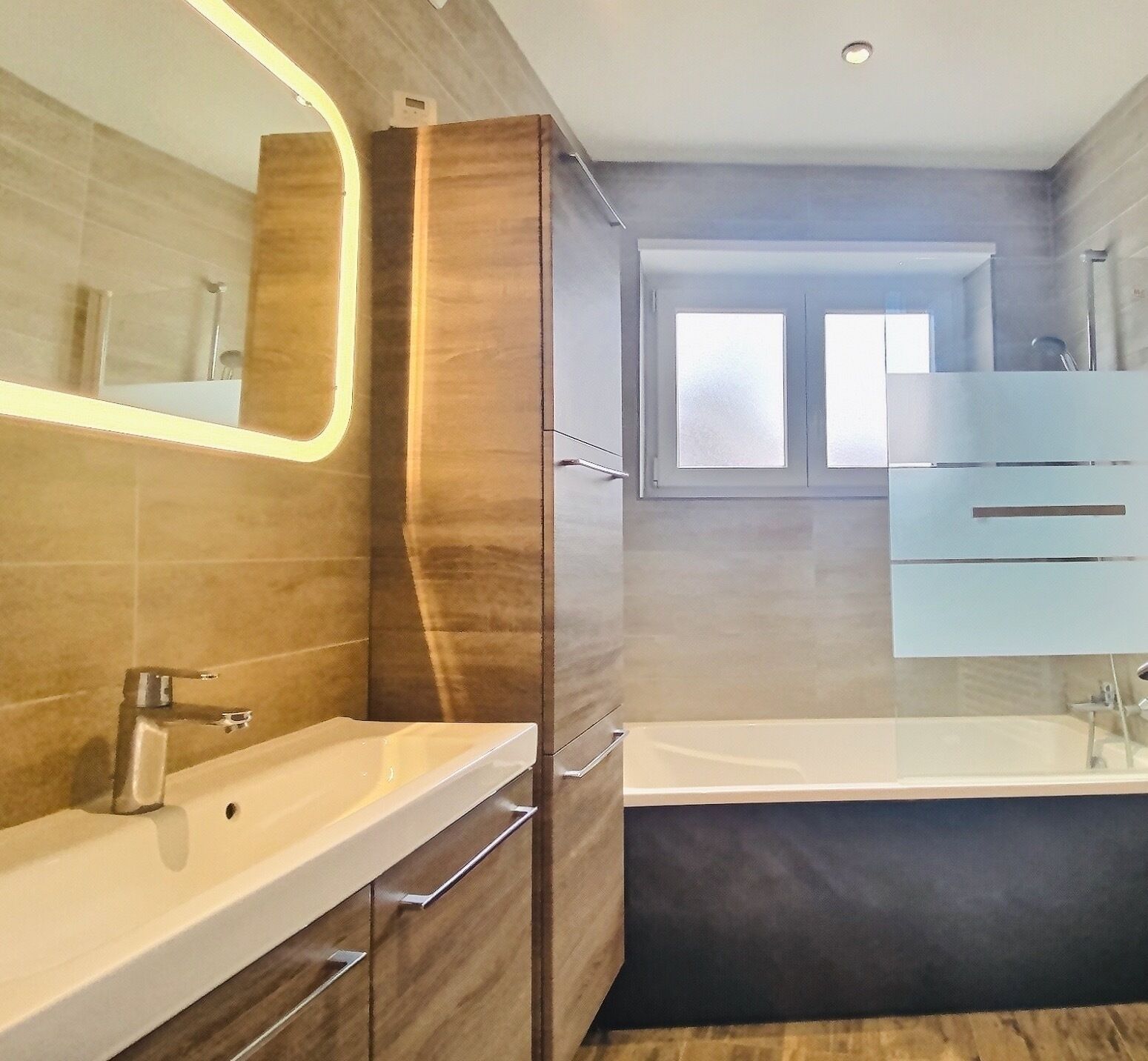 Spacieux 3 pièces de plus de 100 m2 proche Strasbourg - Exposio 127162716