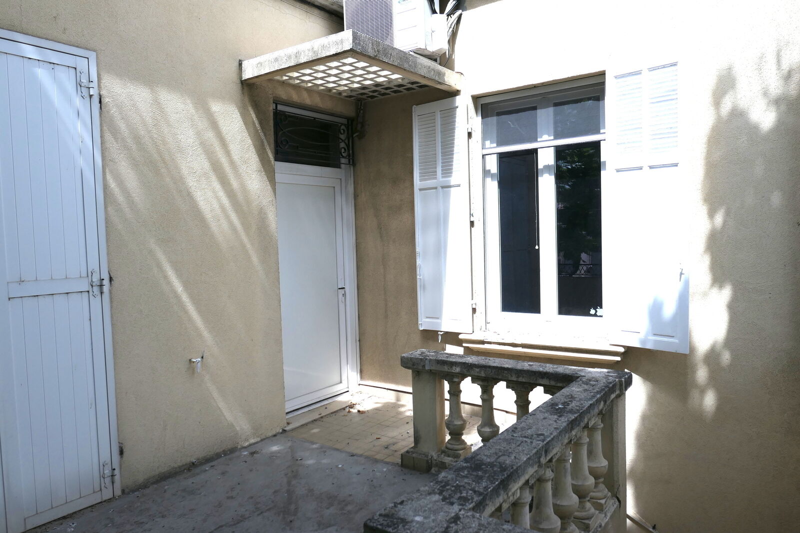 Immeuble au centre ville de Port Saint Louis du Rhône - Entrée appartement