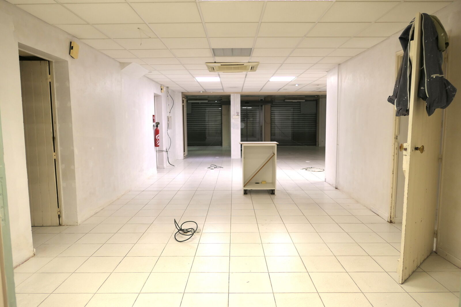 Immeuble au centre ville de Port Saint Louis du Rhône - Local partie 2