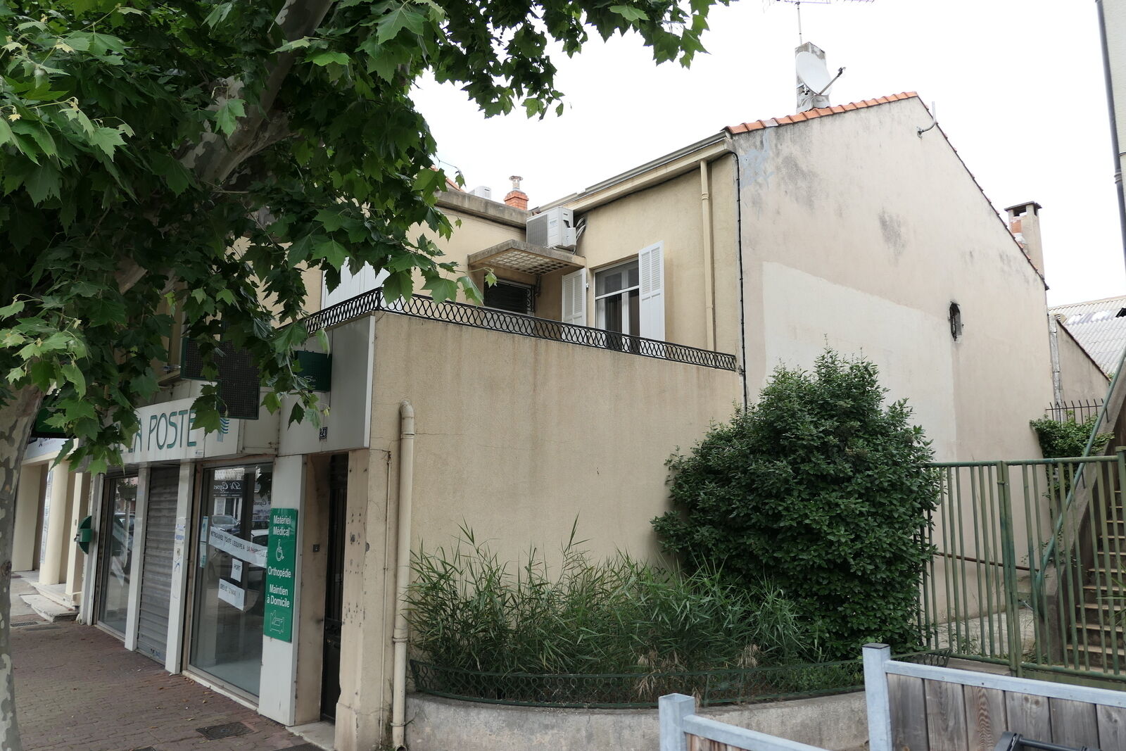 Immeuble au centre ville de Port Saint Louis du Rhône - Façade du coté