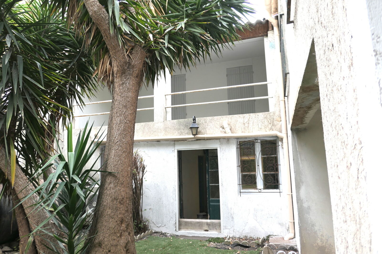 Immeuble au centre ville de Port Saint Louis du Rhône - Vue du jardin