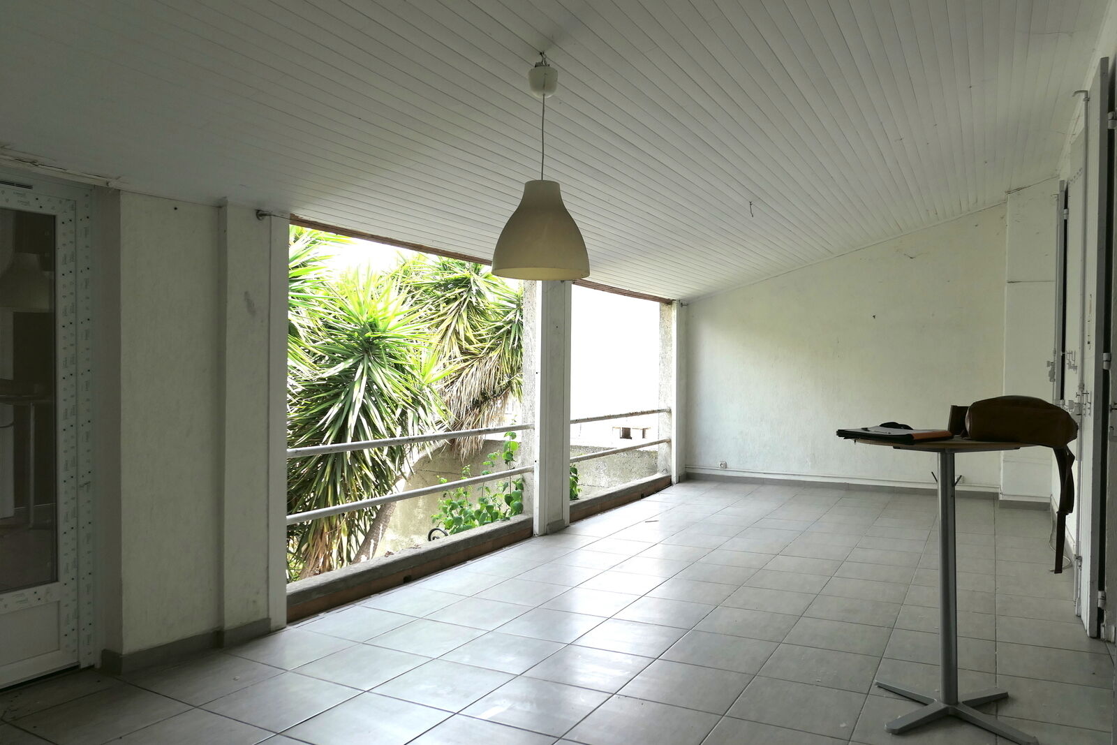 Immeuble au centre ville de Port Saint Louis du Rhône - Terrasse couverte arrière.