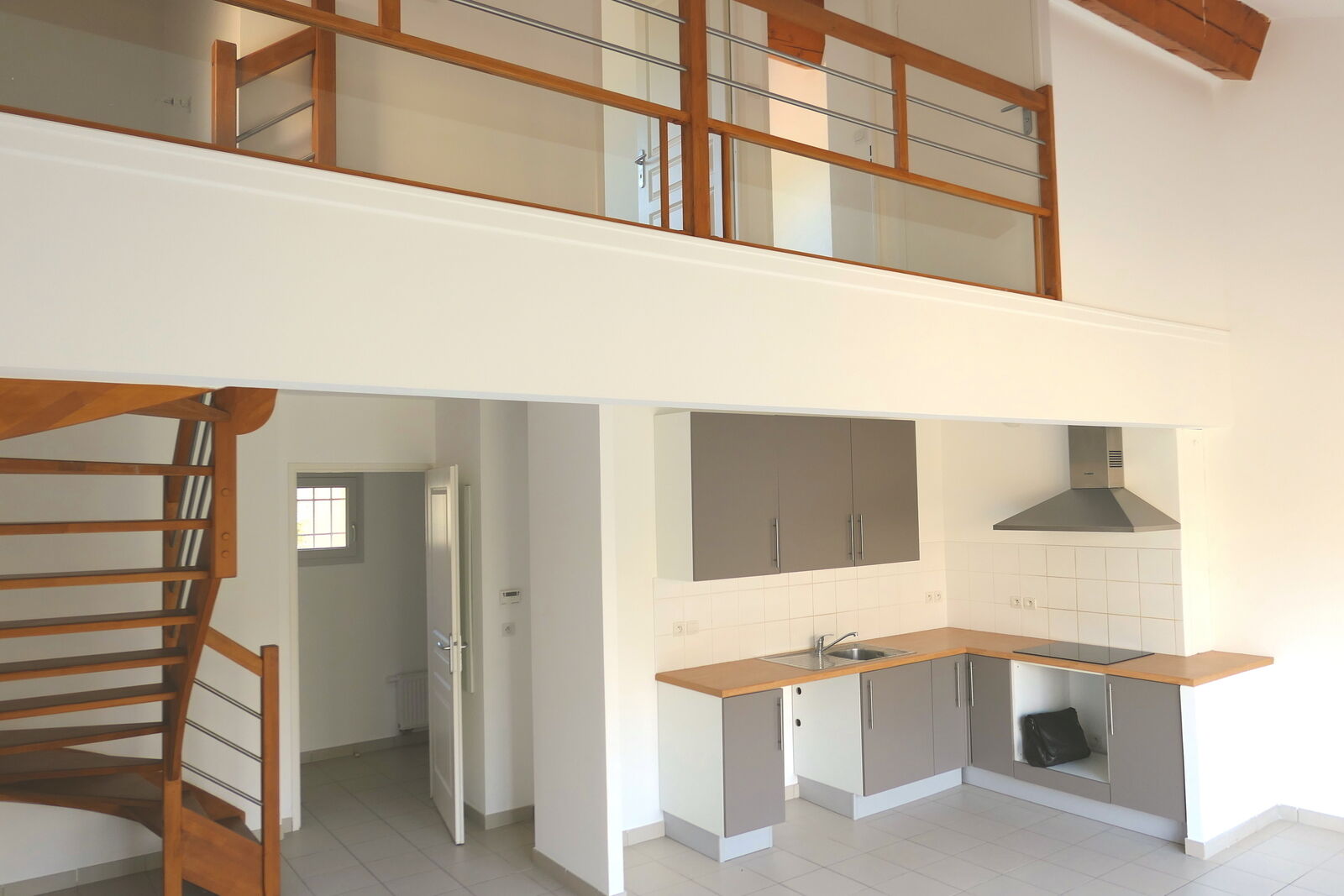 Maison mitoyenne de 5 pièces à Salin de Giraud.  - Vue d'ensemble