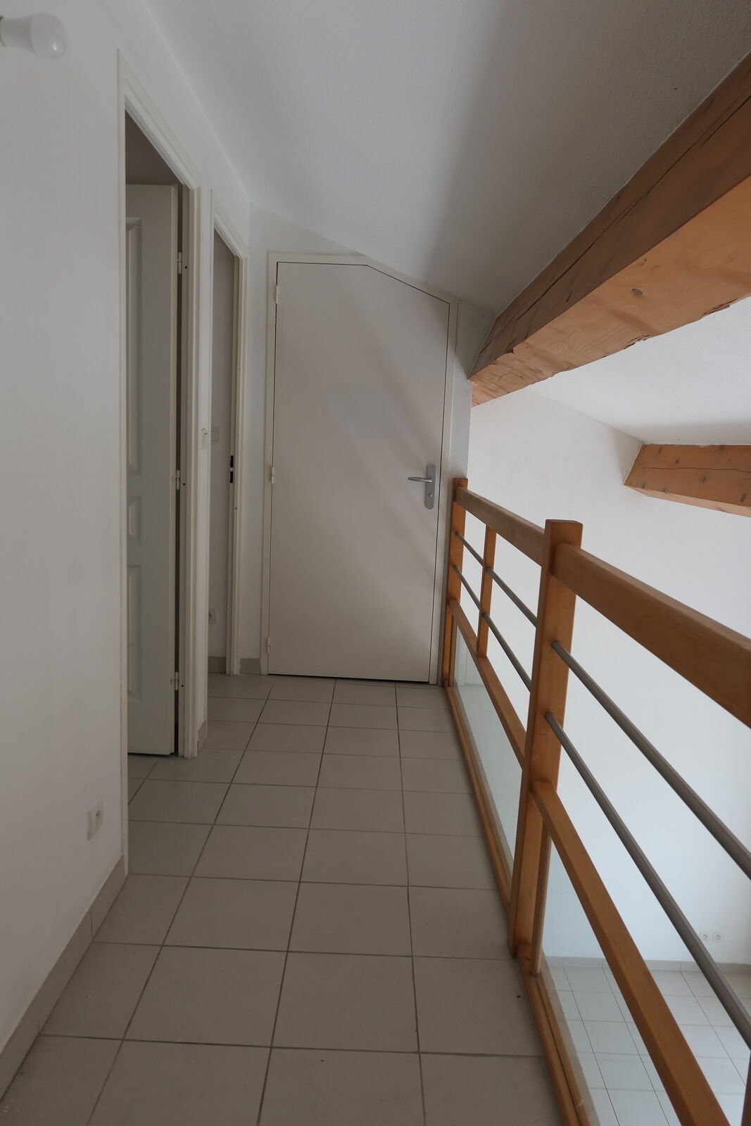 Maison mitoyenne de 5 pièces à Salin de Giraud.  - Etage