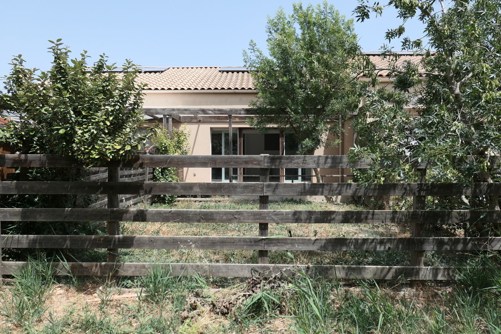 Maison mitoyenne de 5 pièces à Salin de Giraud.  - Vue de l'extérieur