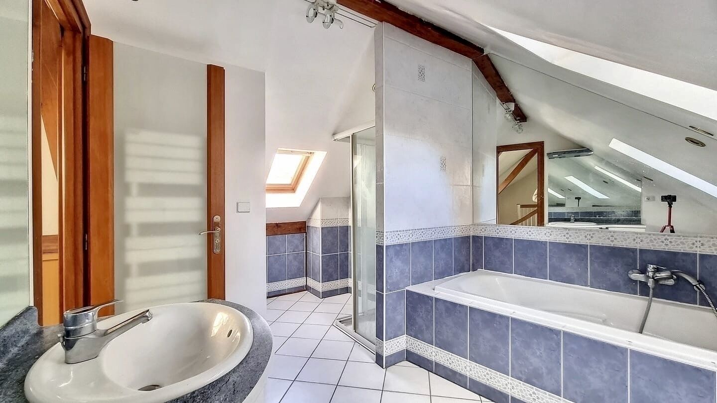 Appartement type loft en duplex - E4130841-fc06-42c5-96f6-ee79d845a49d