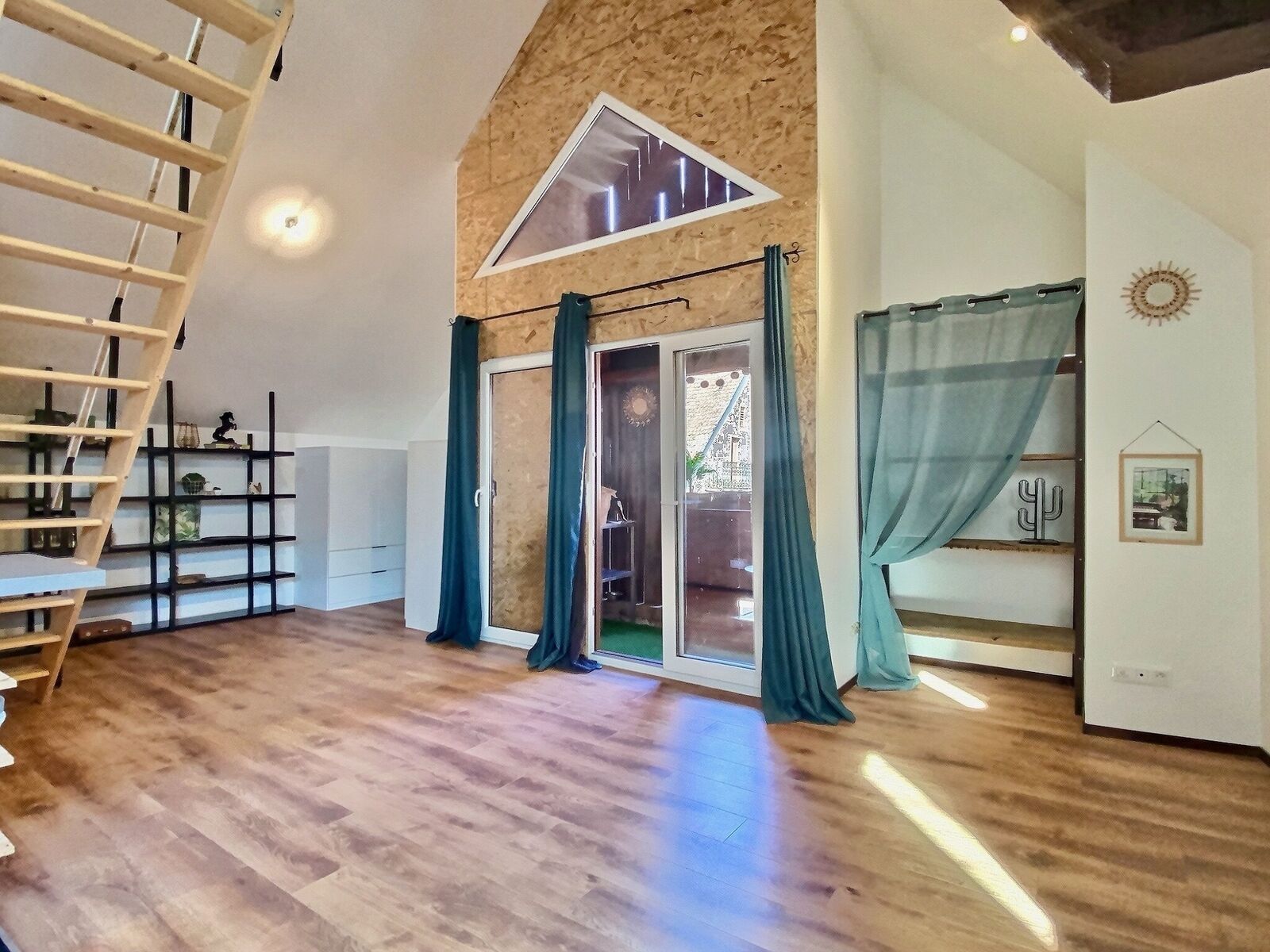 Ancienne grange joliment réhabilitée en habitation - Exposio 127789780