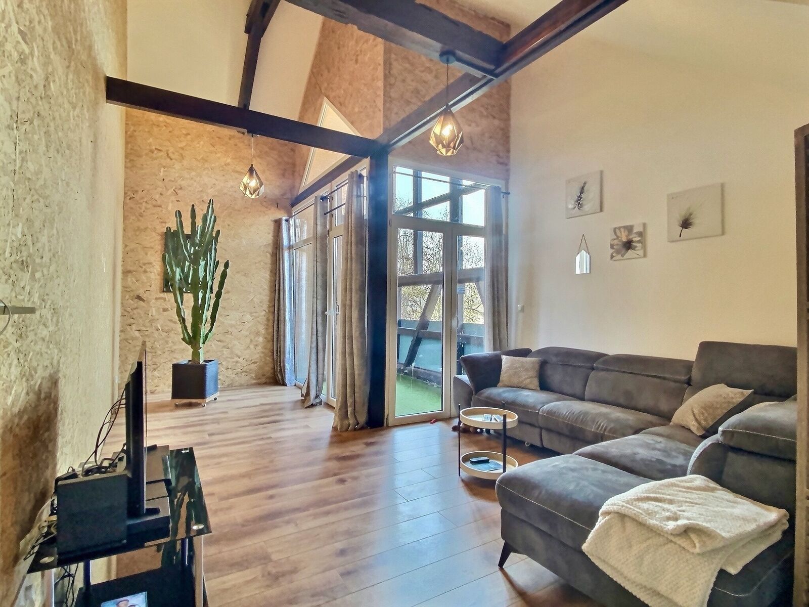 Ancienne grange joliment réhabilitée en habitation - Exposio 127789822