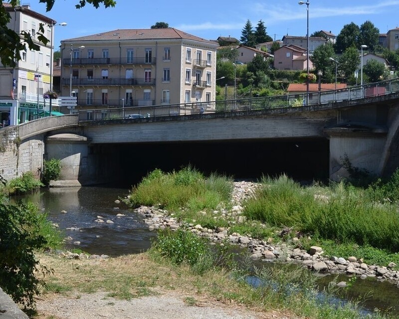 Immeuble trois t3 à rénover  - total 155 m² - 1200x680 la tranchee couverte du gier