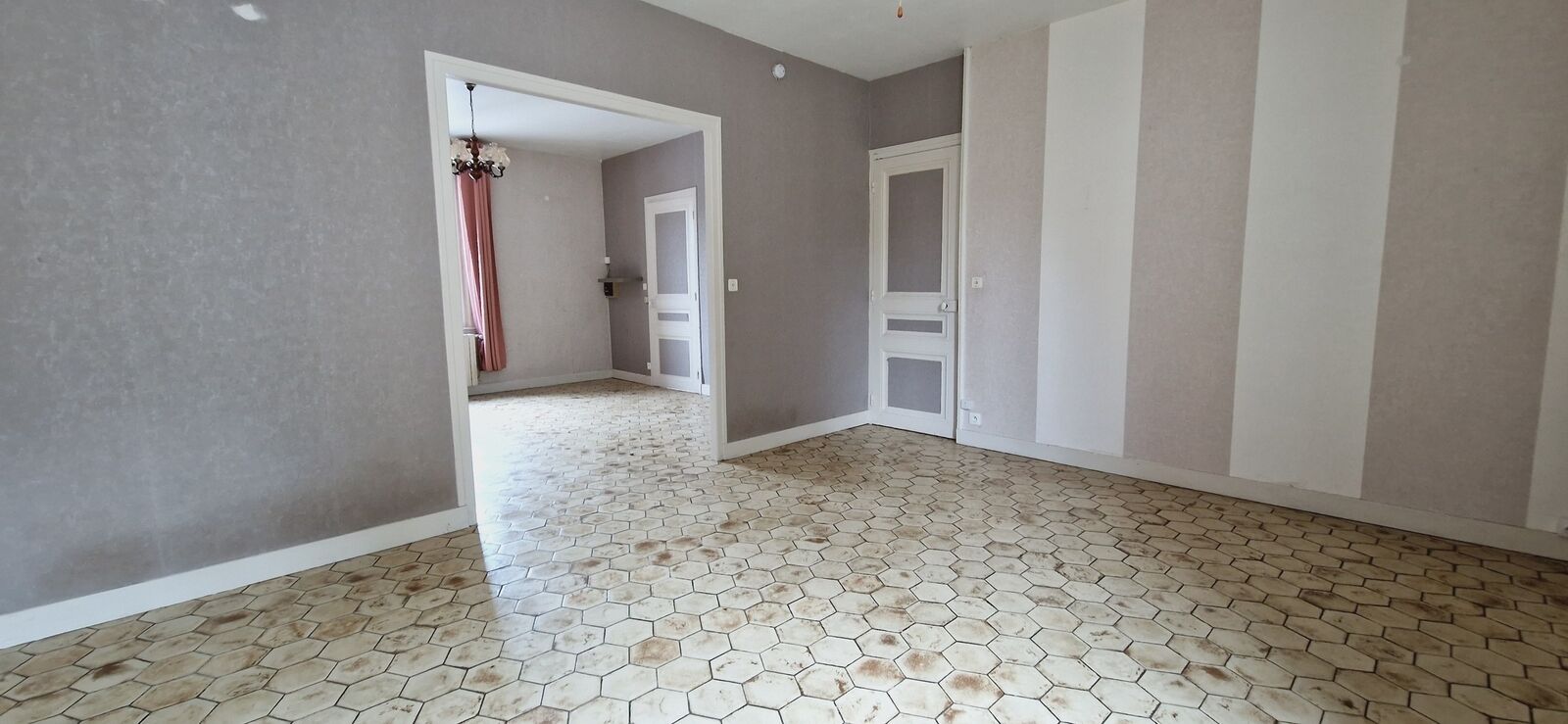 Maison familiale  atypique, gare de st Just en Chaussée - 20230620 110821