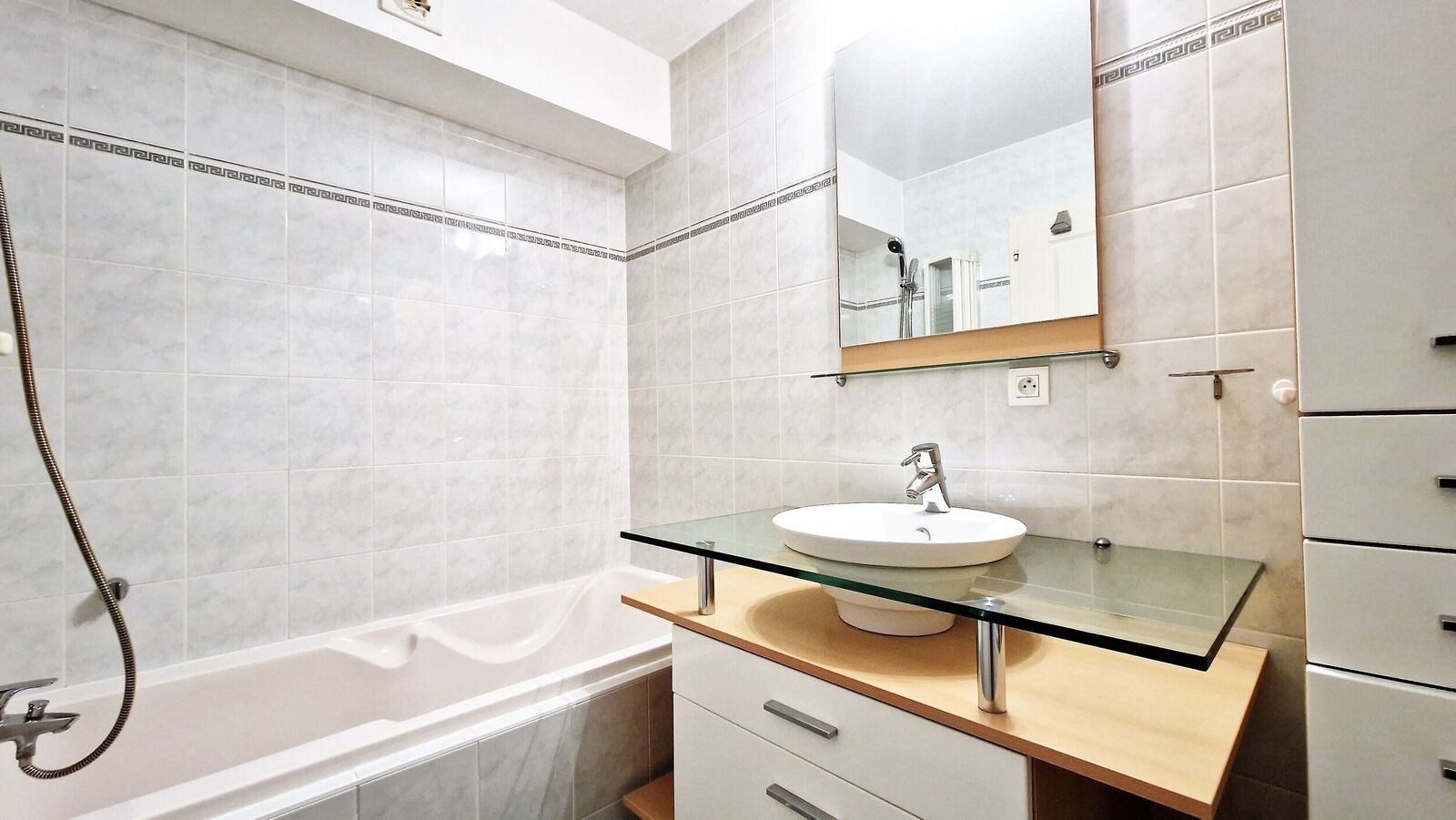 --"Sous Compromis"--2 pcs en Rez-de-jardin + Garage - 20230706 154457 1