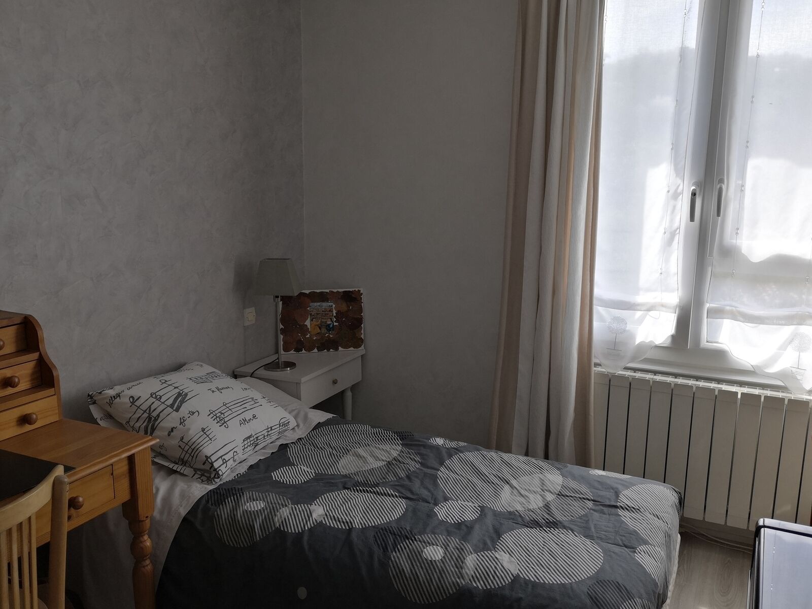 Appartement 4P avec 3 ch  + balcon 7 m2 avec vue imprenable Sud - Chambre 2 avec lit, piano, placards et bureau !
