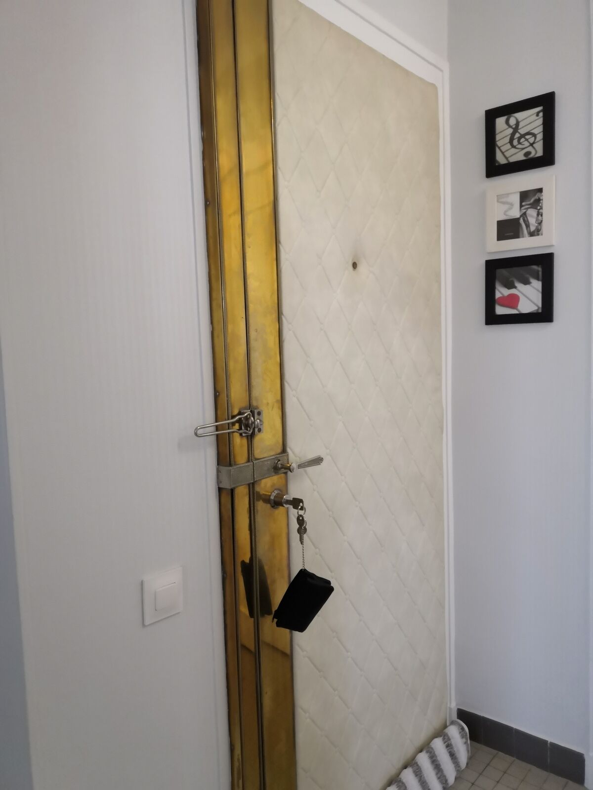 Appartement 4P avec 3 ch  + balcon 7 m2 avec vue imprenable Sud - Une porte blindée 3 points