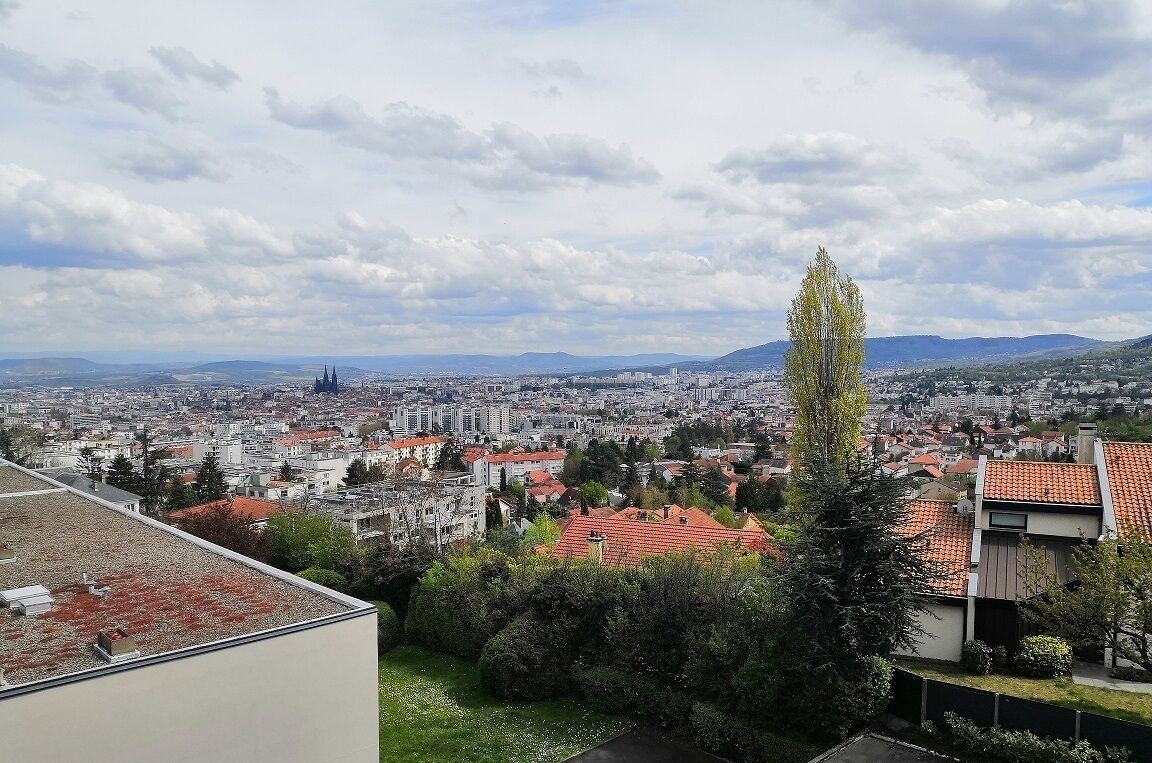 Appartement 4P avec 3 ch  + balcon 7 m2 avec vue imprenable Sud - Et belle et large vue sur la ville !