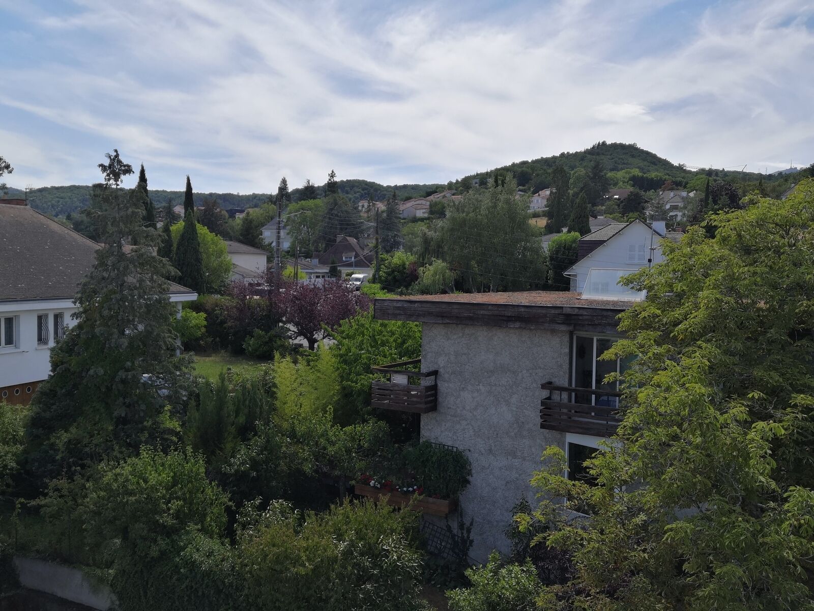 Appartement 4P avec 3 ch  + balcon 7 m2 avec vue imprenable Sud - Belles collines verdoyantes !