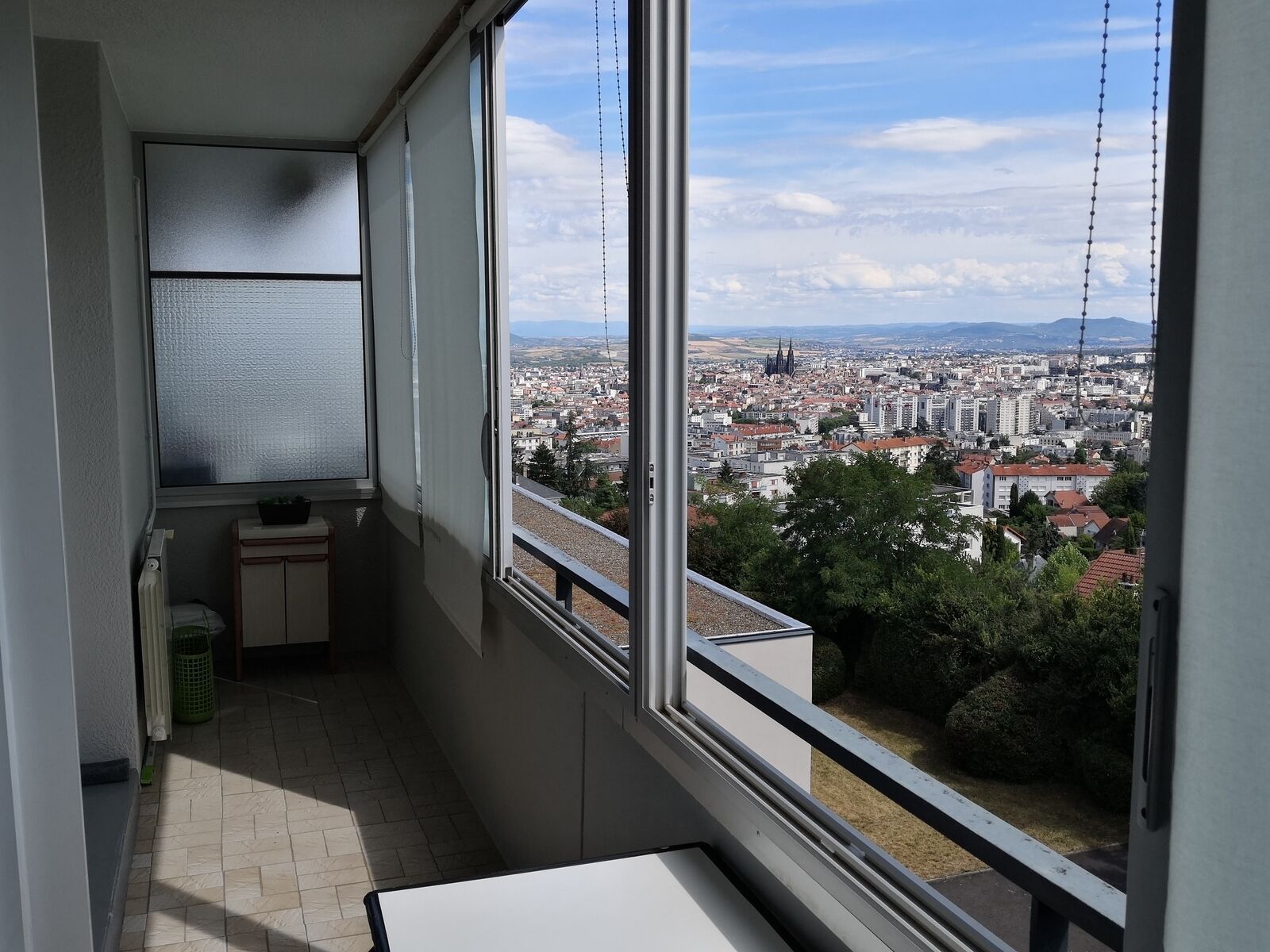 Appartement 4P avec 3 ch  + balcon 7 m2 avec vue imprenable Sud - Une fermeture de balcon ouvrable l'été, refermable en saison froide et avec chauffage !