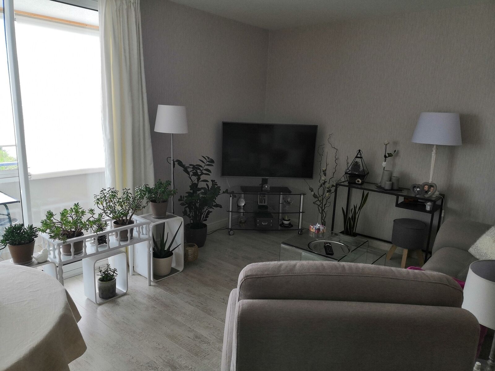 Appartement 4P avec 3 ch  + balcon 7 m2 avec vue imprenable Sud - Séjour situé entre cuisine et chambre, donc aisément agrandissable, ou ouvrable